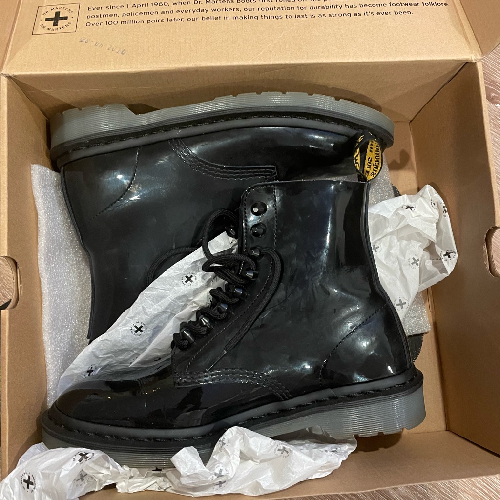 Pascal Stud Dr. Martens